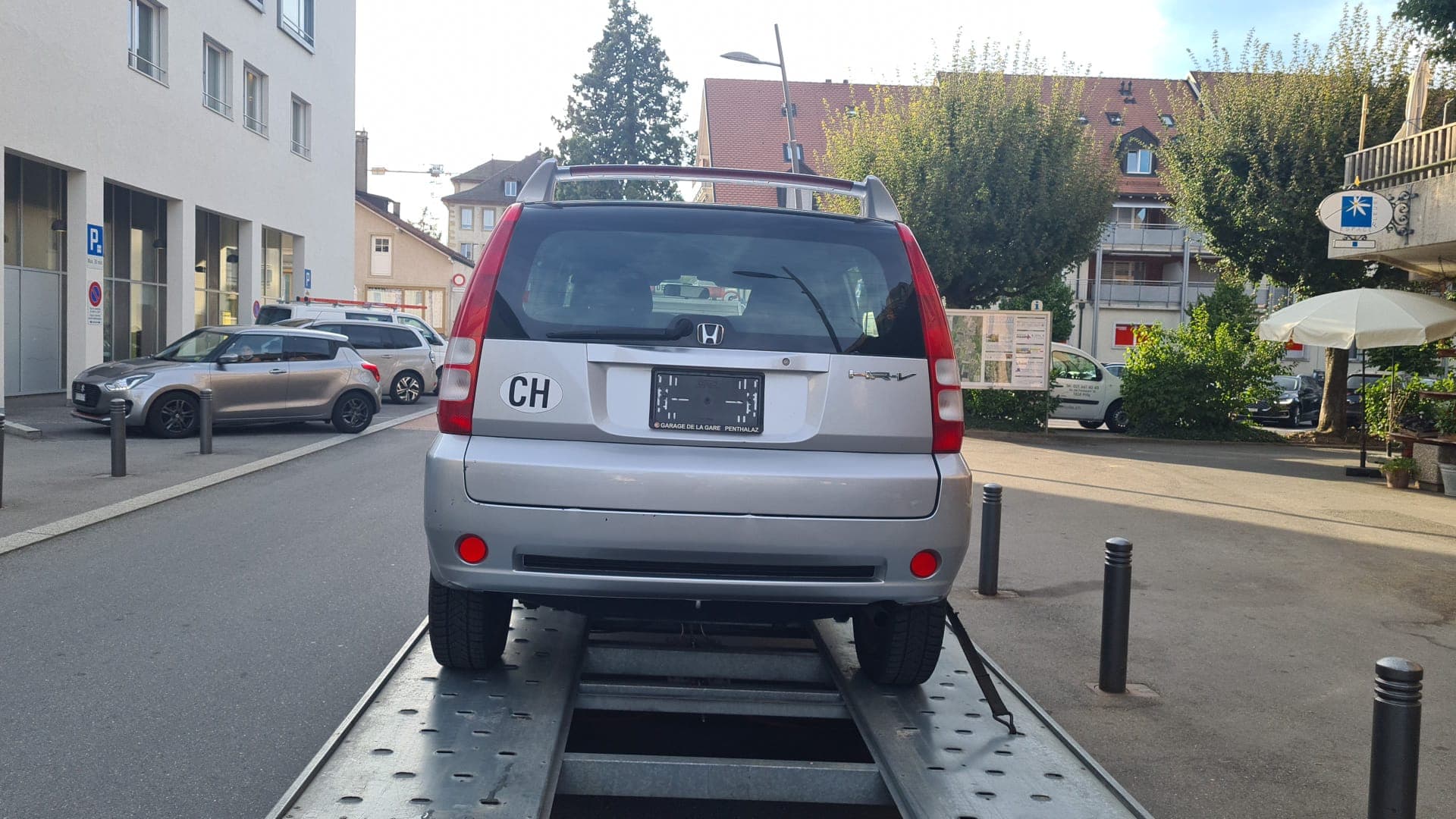 Remorquage d'une voiture sur plateau par Daly Transport