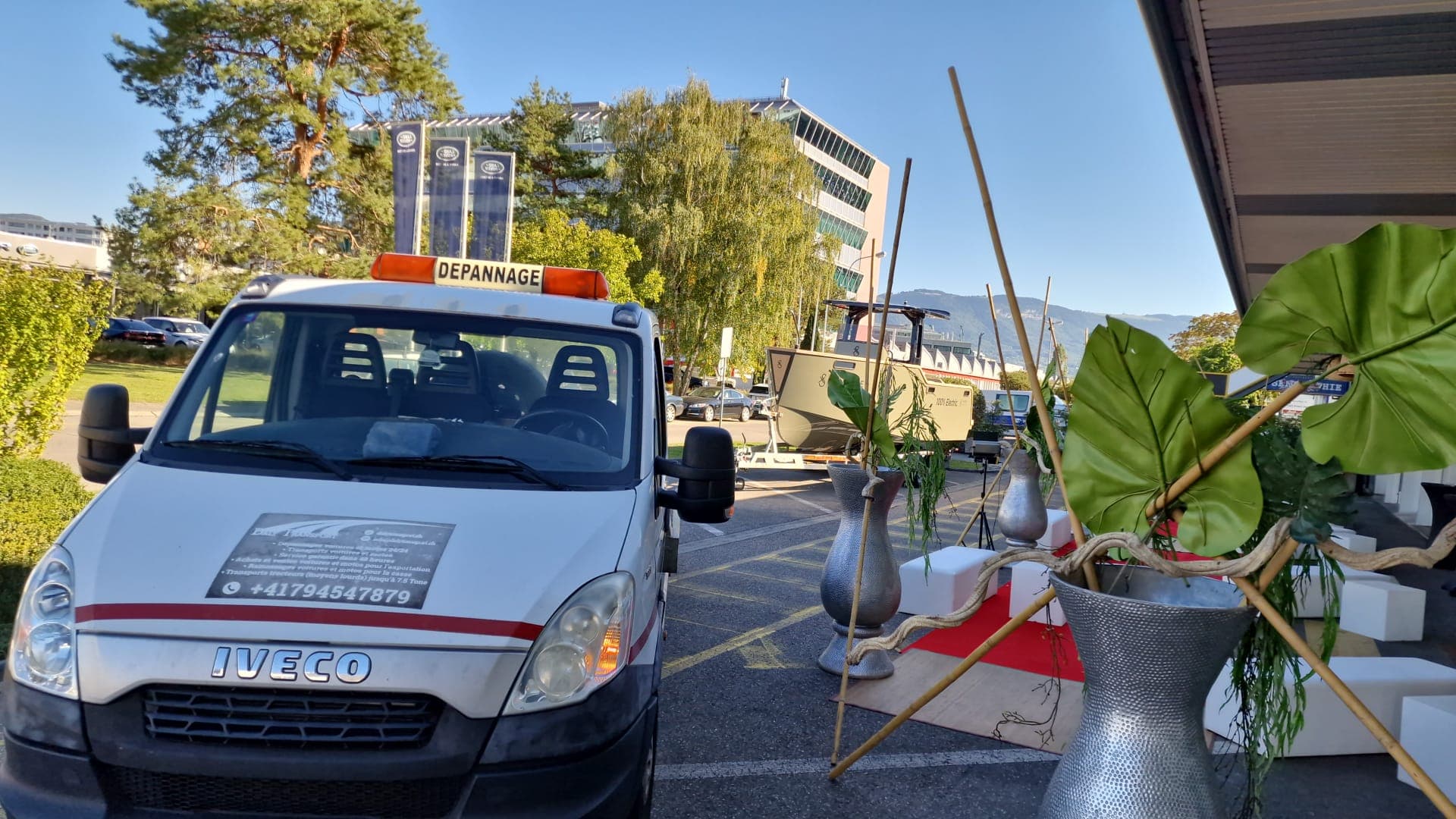 Chargement d'un véhicule sur dépanneuse à plateau