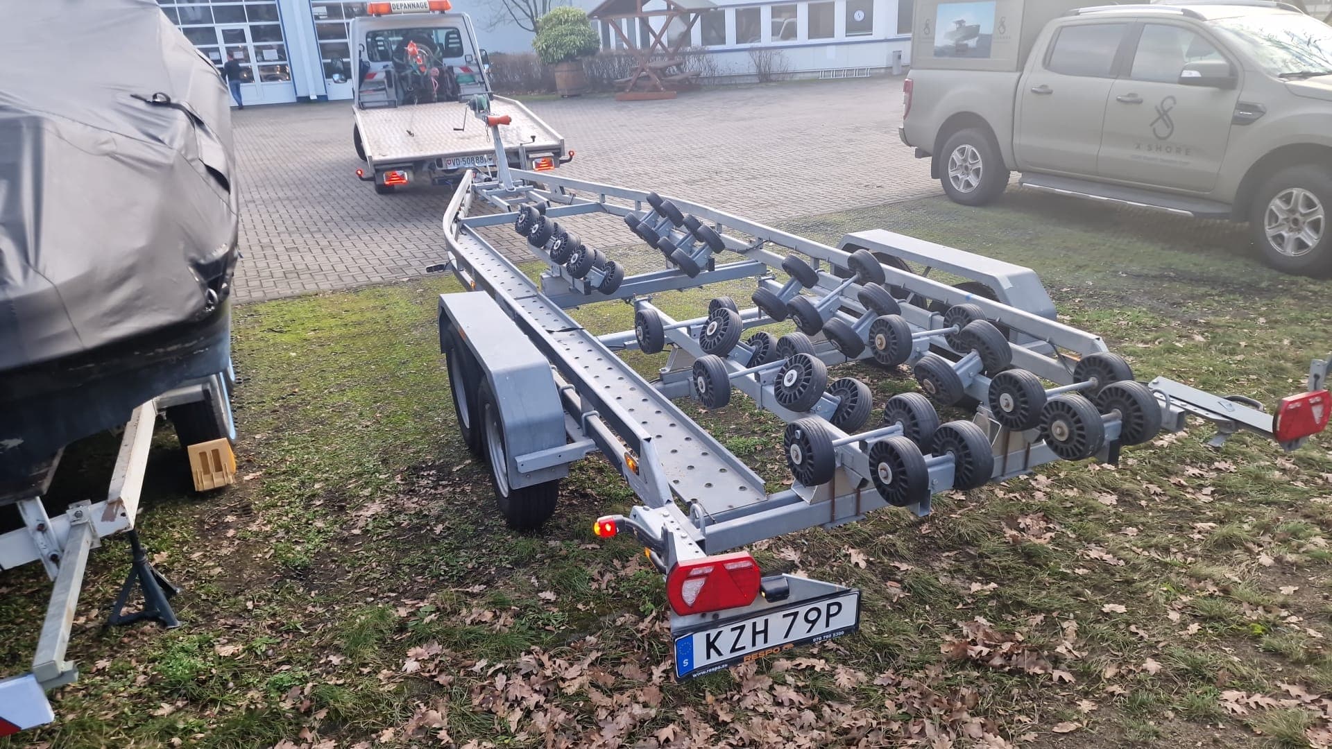 Remorquage d'une voiture sur plateau par Daly Transport