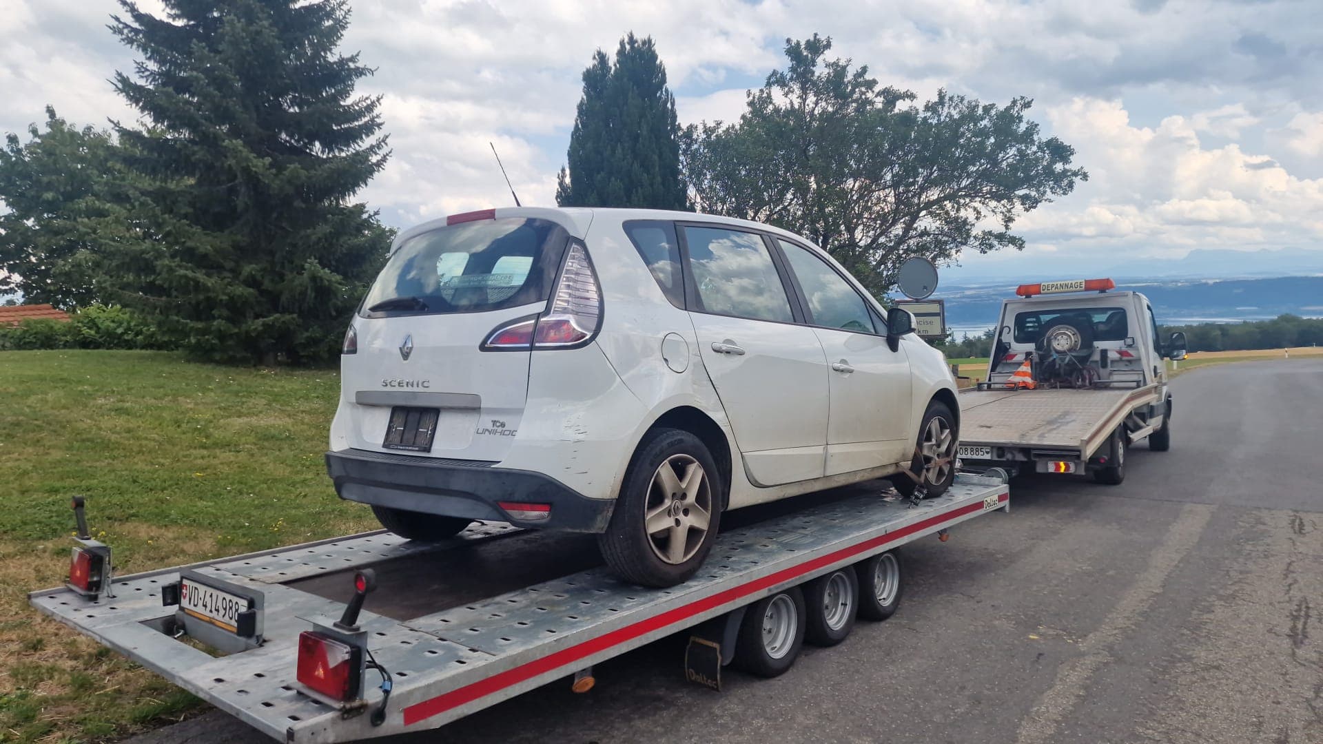 Dépanneuse Daly Transport en intervention en Suisse romande