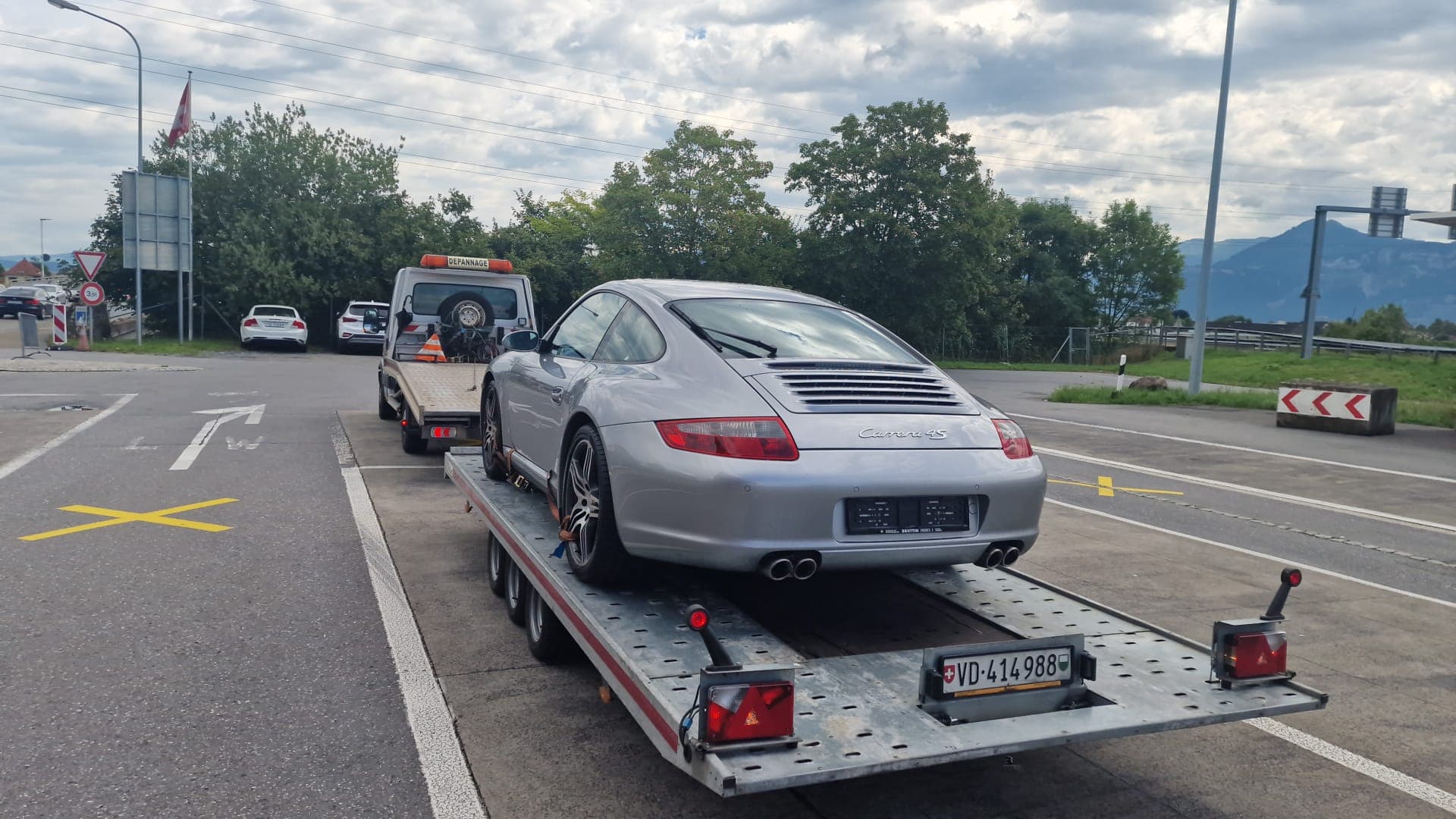 Dépanneuse Daly Transport en intervention en Suisse romande