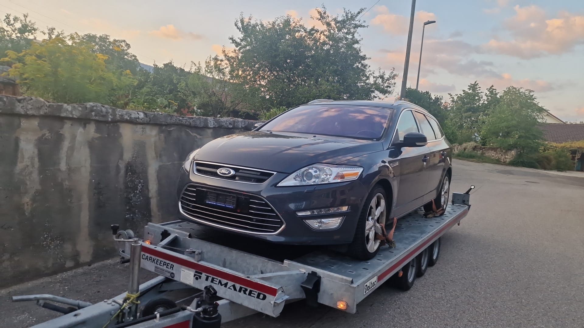 Dépanneuse Daly Transport en intervention en Suisse romande