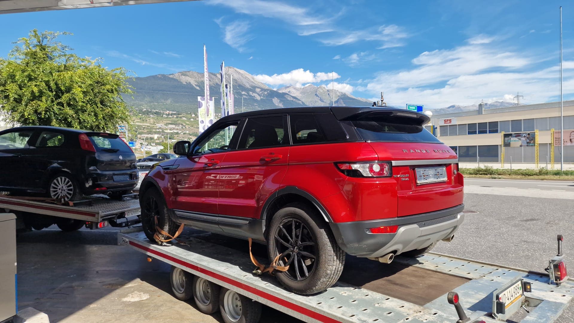 Remorquage d'une voiture sur plateau par Daly Transport