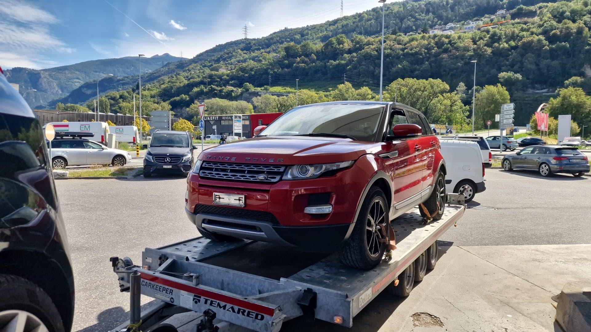 Chargement d'un véhicule sur dépanneuse à plateau