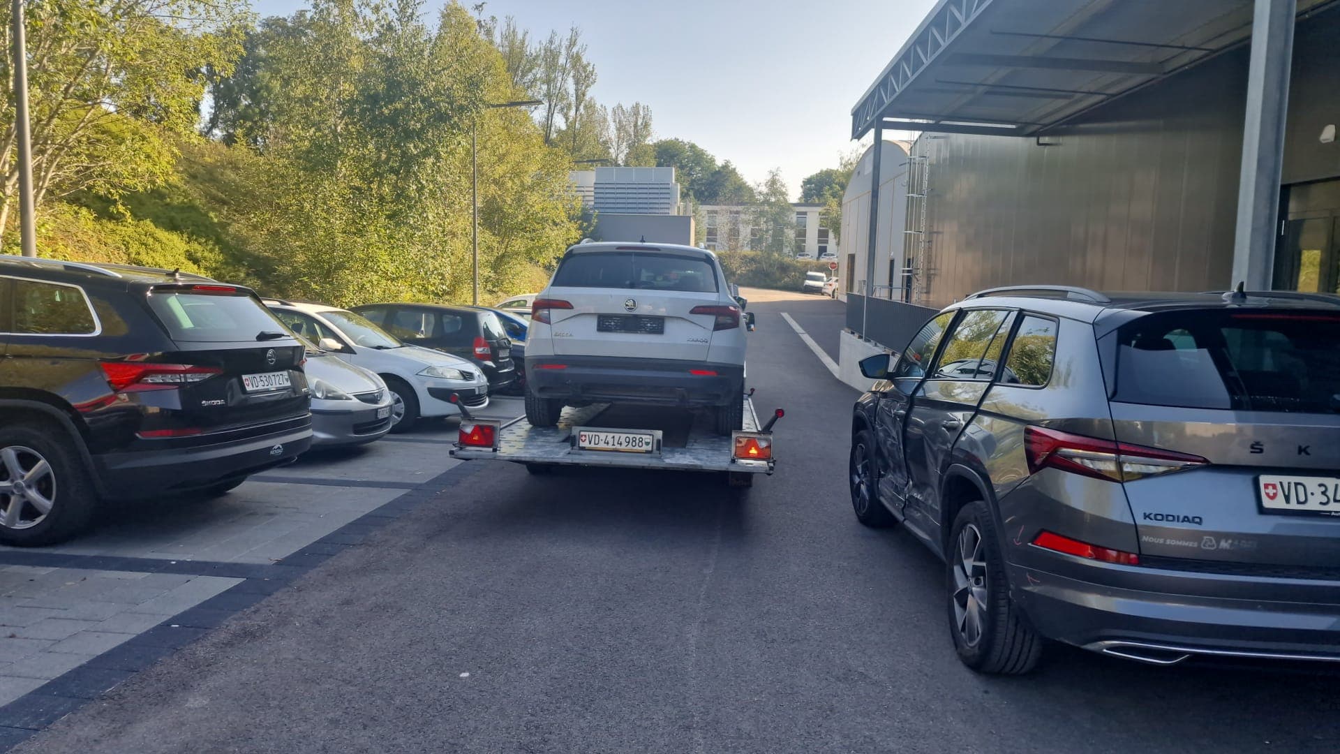 Remorquage d'une voiture sur plateau par Daly Transport