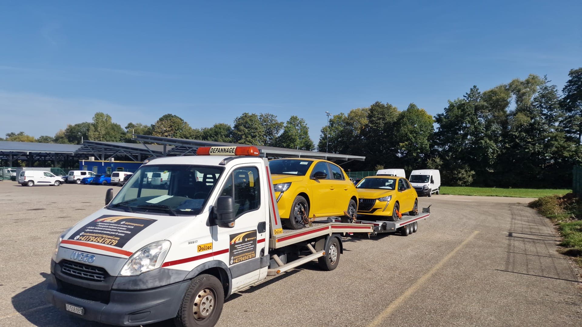 Remorquage d'une voiture sur plateau par Daly Transport