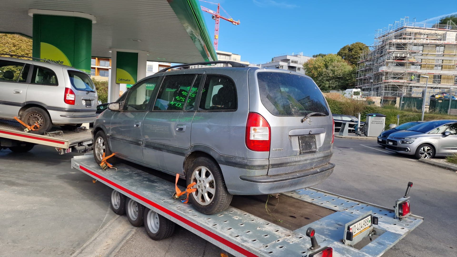 Chargement d'un véhicule sur dépanneuse à plateau