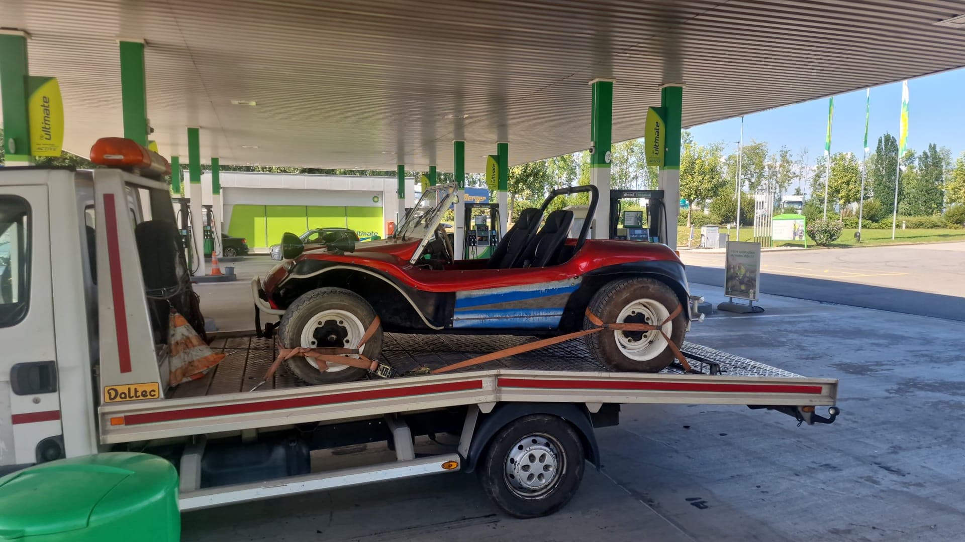 Dépanneuse Daly Transport en intervention en Suisse romande