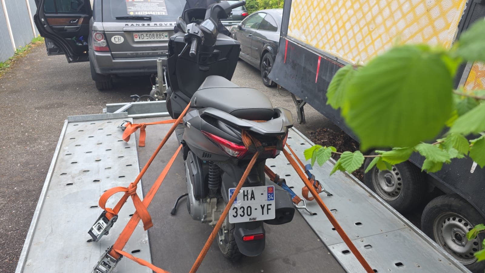 Remorquage d'une voiture sur plateau par Daly Transport