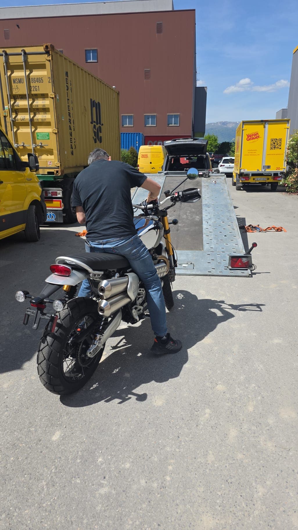 Dépanneuse Daly Transport en intervention en Suisse romande