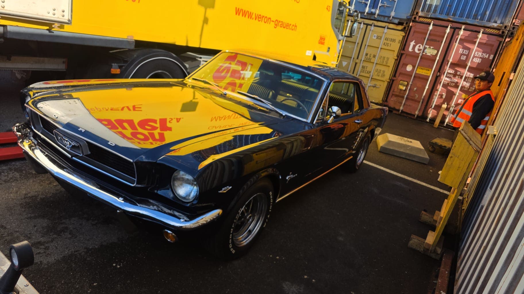 Remorquage d'une voiture sur plateau par Daly Transport