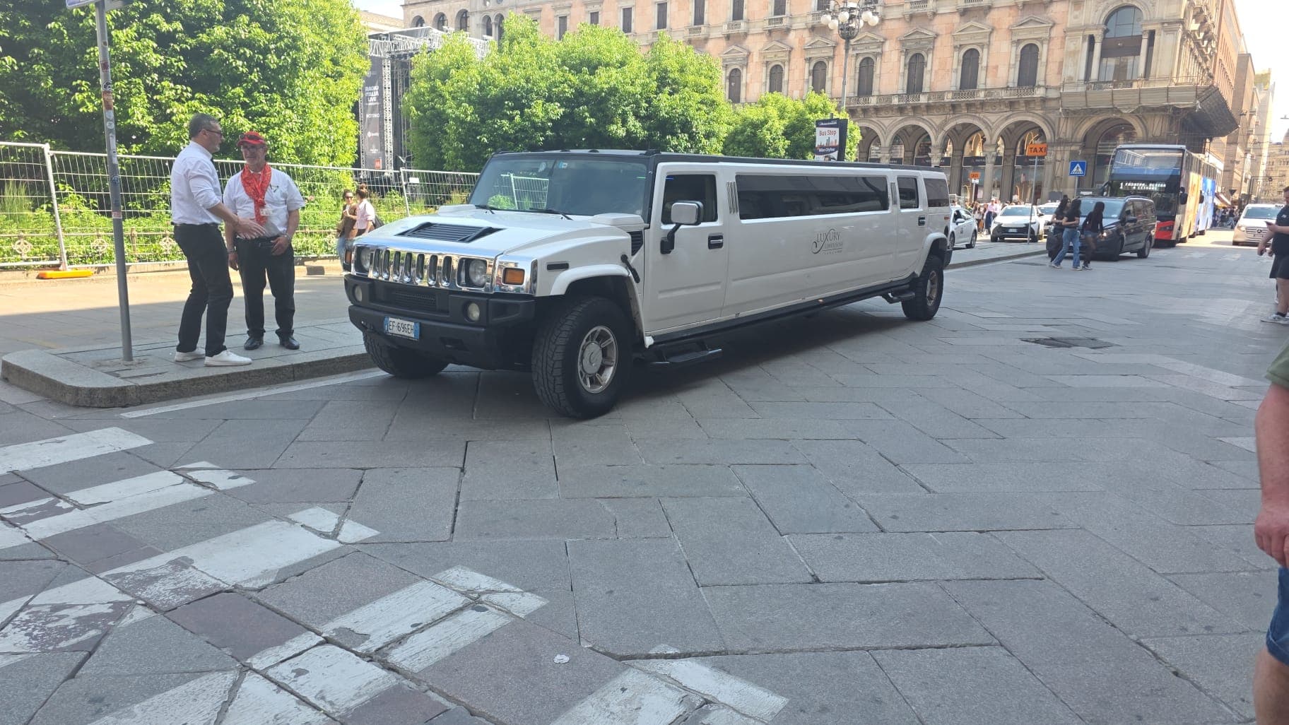 Remorquage d'une voiture sur plateau par Daly Transport