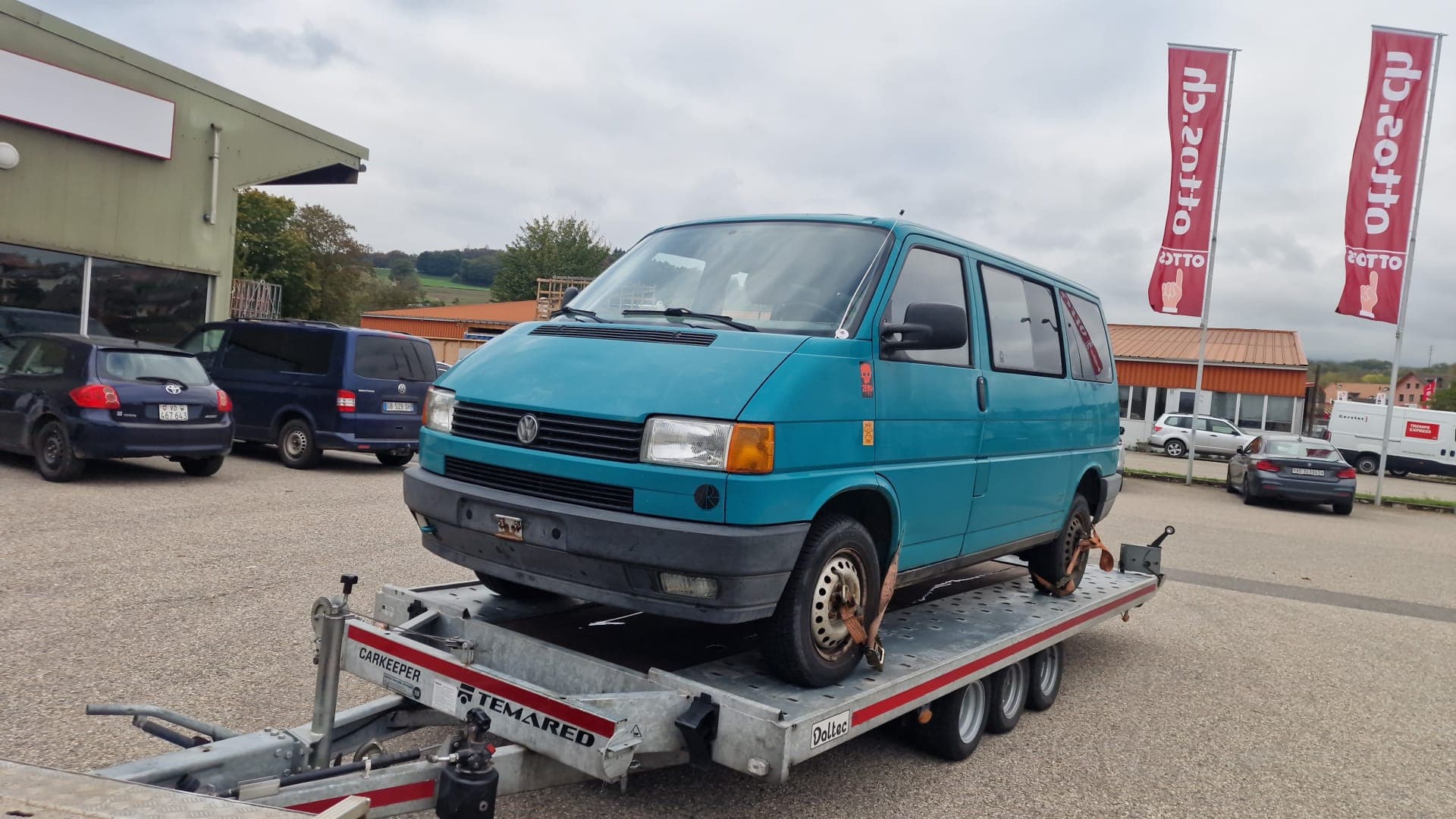 Remorquage d'une voiture sur plateau par Daly Transport