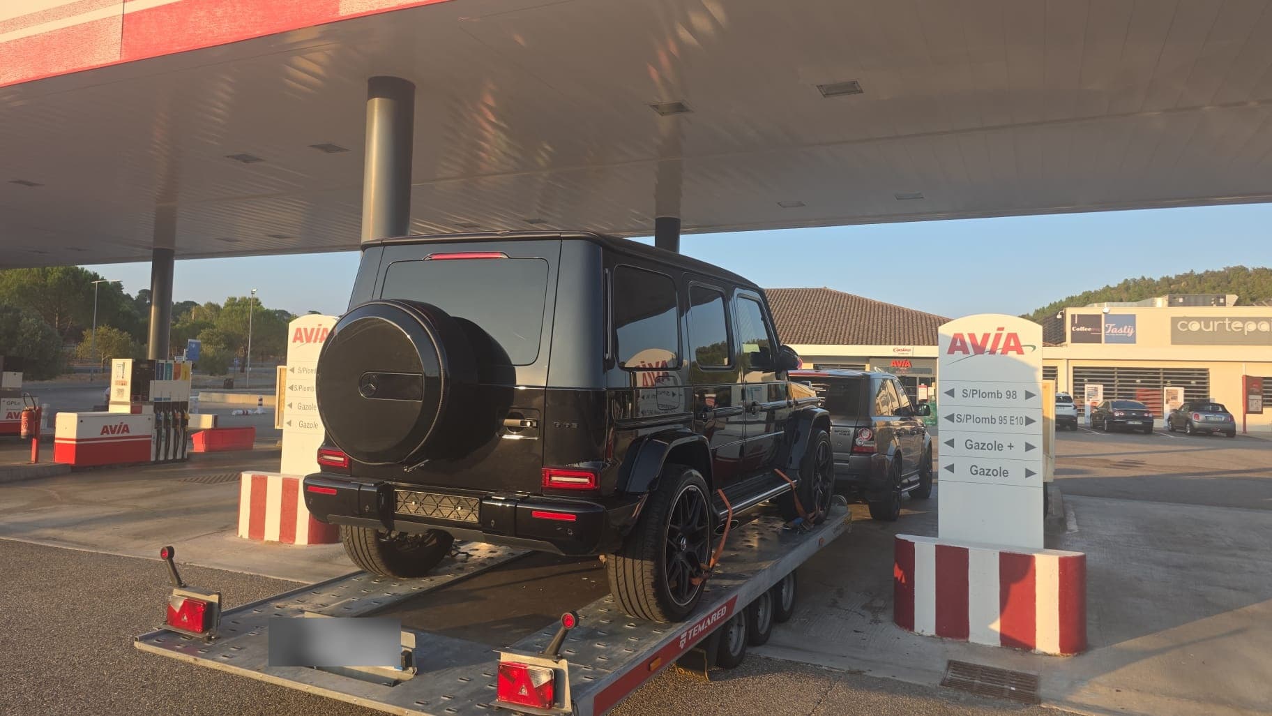 Remorquage d'une voiture sur plateau par Daly Transport